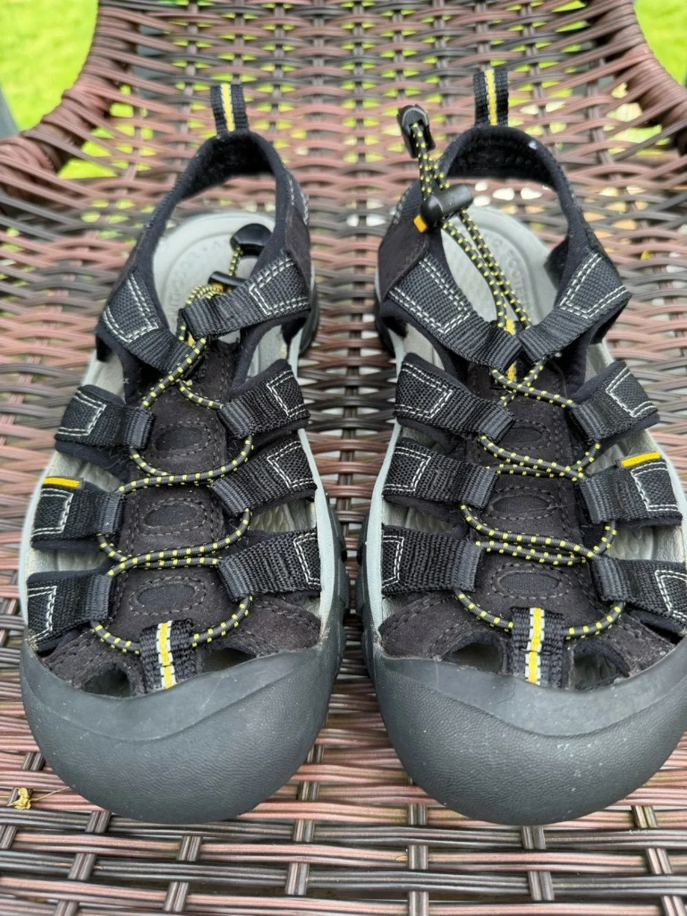 Keen Newport H2 Black Waterproof Fisherman Hiking Sport Sandals kids youth Sz 5
